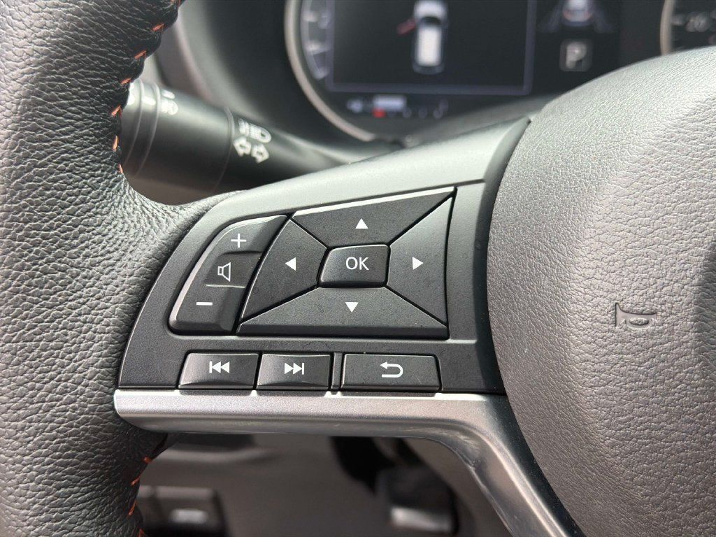 Used 2020 Nissan Kicks SR FWD image 29