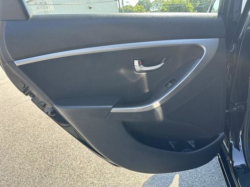 Used 2013 Hyundai Elantra GT w/ Touch & Go Pkg image 12