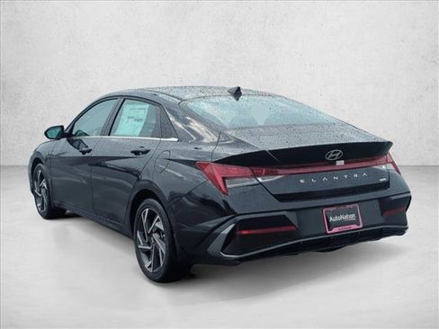 Used 2025 Hyundai Elantra Limited FWD image 9
