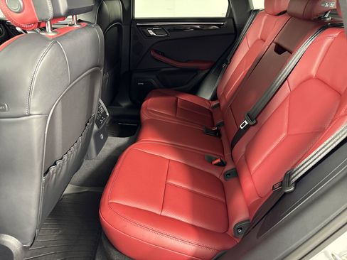 Certified 2025 Porsche Macan image 24