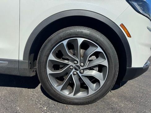 Used 2022 Lincoln Nautilus Reserve w/ Luxury Package image 19