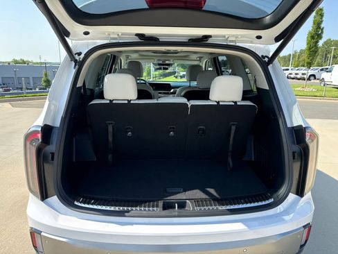 Used 2025 Kia Telluride SX w/ SX Captain's Chair Package FWD image 32