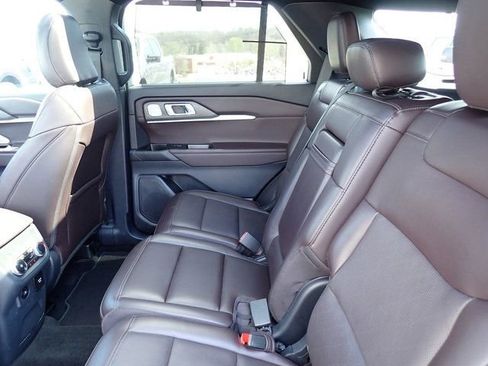 Certified 2025 Ford Explorer Platinum AWD/4WD image 19