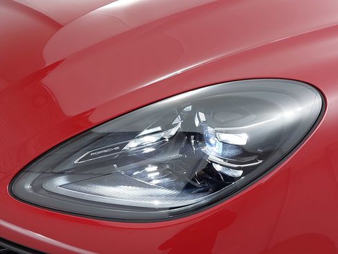 Certified 2025 Porsche Macan image 34