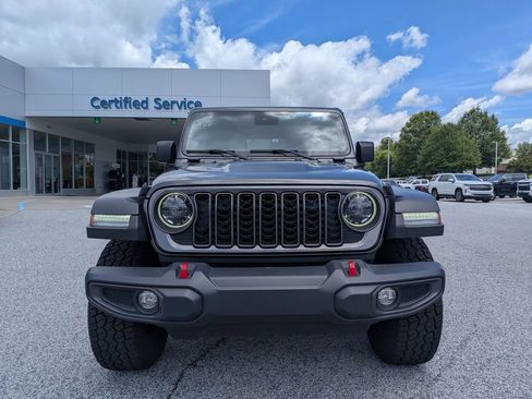 Used 2024 Jeep Wrangler Unlimited Rubicon AWD/4WD image 3