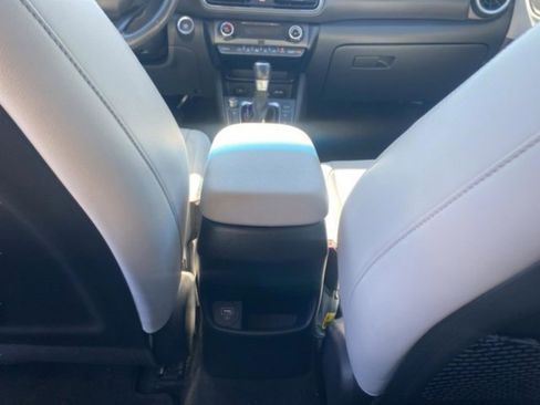 Used 2022 Hyundai Kona Limited image 32
