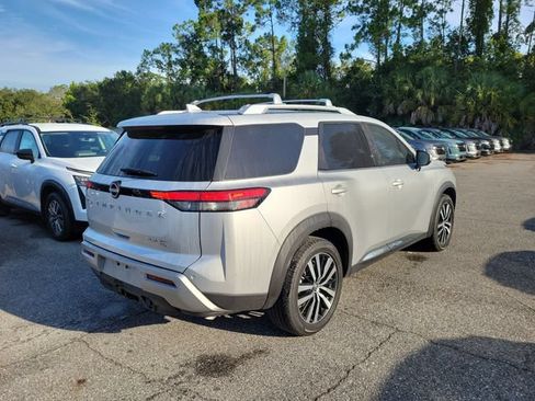Used 2023 Nissan Pathfinder Platinum w/ Cargo Package AWD/4WD image 2