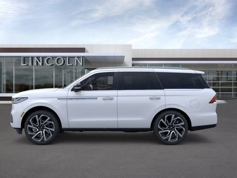 New 2026 Lincoln Navigator Reserve AWD/4WD image 3