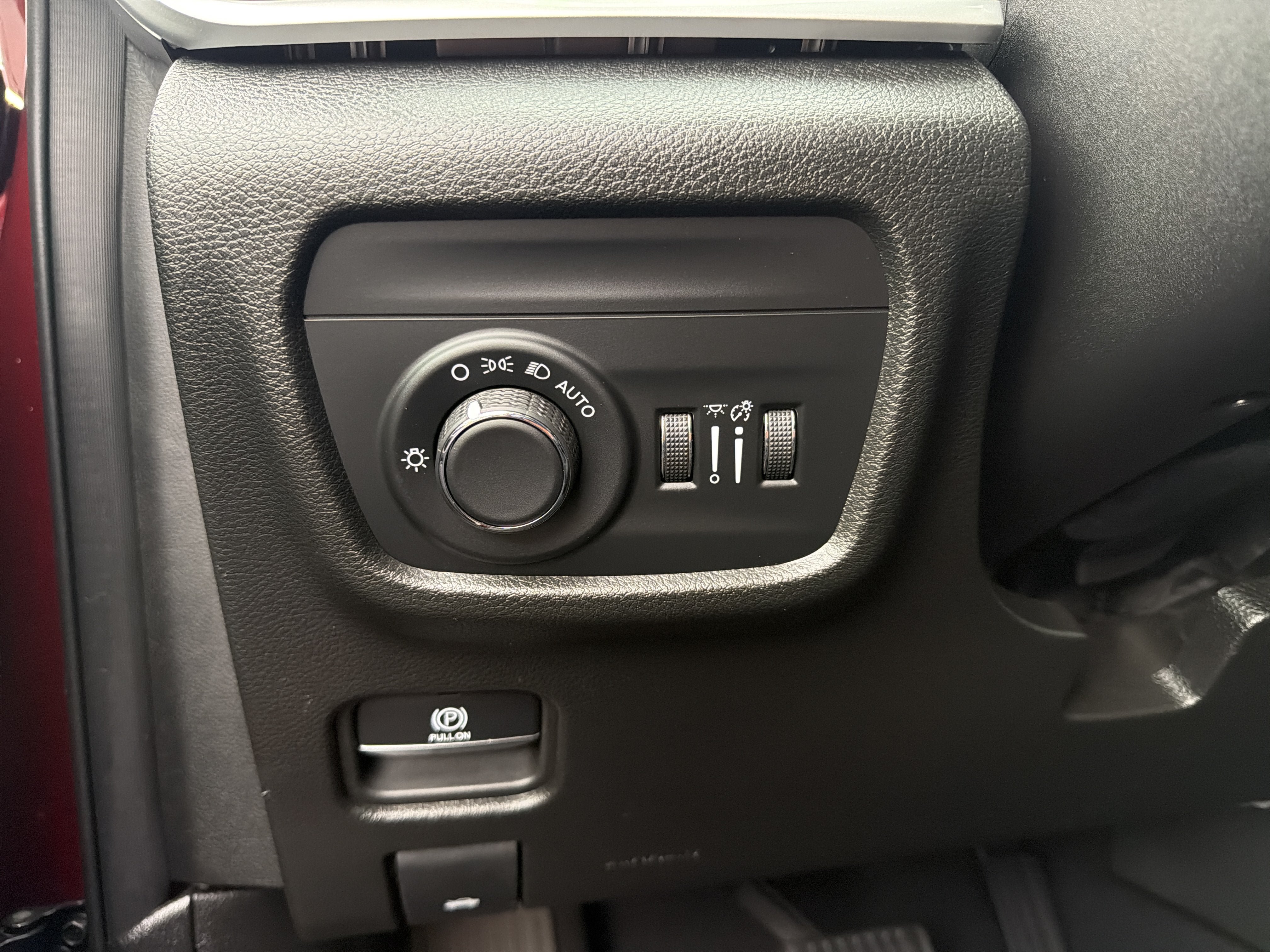 Used 2024 Jeep Grand Cherokee Laredo AWD/4WD image 16