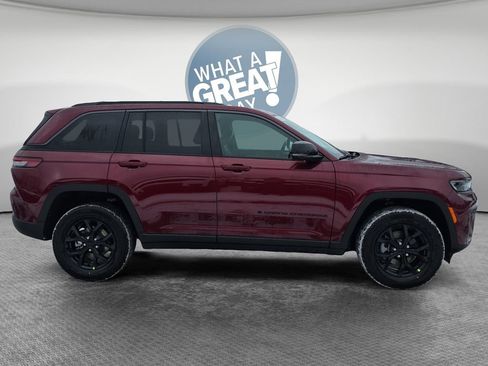 New 2026 Jeep Grand Cherokee Altitude AWD/4WD image 2