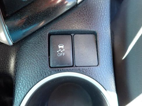 Used 2015 Toyota Corolla LE FWD image 17