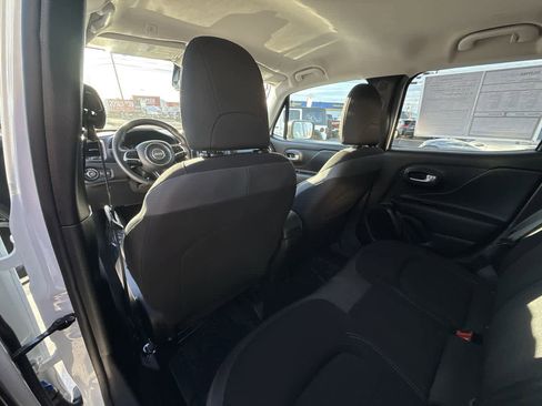 Used 2023 Jeep Renegade Latitude w/ Premium Group image 13