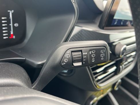 Used 2024 Ford Escape ST-Line image 12