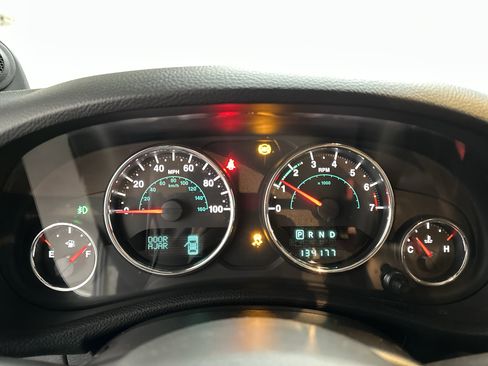 Used 2014 Jeep Wrangler Unlimited Sahara w/ Connectivity Group AWD/4WD image 21