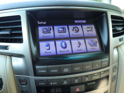 Used 2013 Lexus LX 570 4WD w/ Luxury Pkg image 36