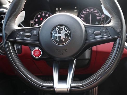 Used 2018 Alfa Romeo Giulia Quadrifoglio w/ Driver Assist Dynamic Package RWD image 18