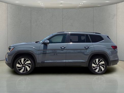 Used 2025 Volkswagen Atlas SE AWD/4WD image 2