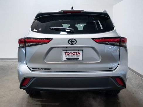 Used 2023 Toyota Highlander LE FWD image 8