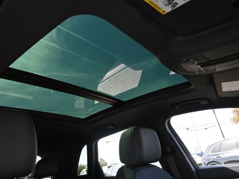 Certified 2025 Audi Q3 2.0T Premium Plus w/ Premium Plus Package image 24