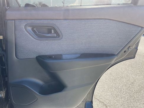 Used 2023 Nissan Rogue S image 36