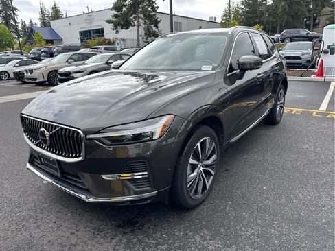 Used 2022 Volvo XC60 T8 Inscription Expression w/ Advanced Package AWD/4WD image 3