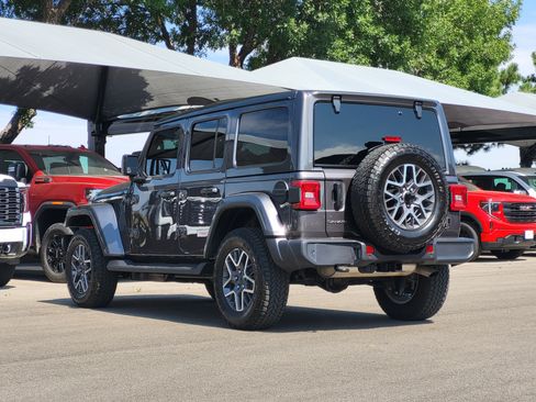 Used 2026 Jeep Wrangler Unlimited Sahara AWD/4WD image 5