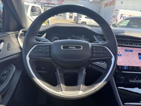 Certified 2023 Jeep Grand Cherokee L Limited AWD/4WD image 8
