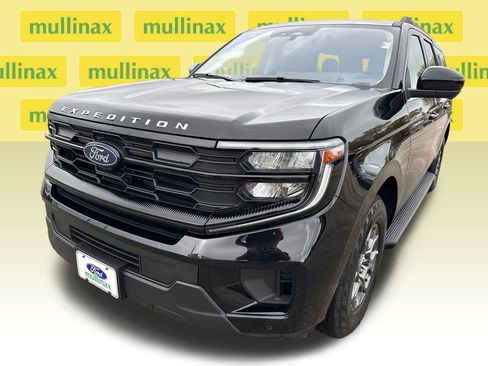 Used 2025 Ford Expedition Max Active image 10