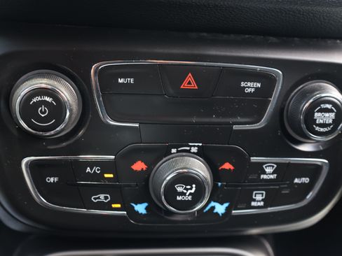 Used 2021 Jeep Compass Latitude FWD image 11