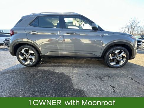 Used 2022 Hyundai Venue SEL image 4