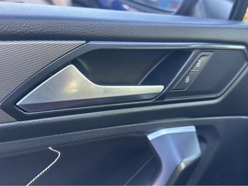 Used 2022 Volkswagen Tiguan SE image 38