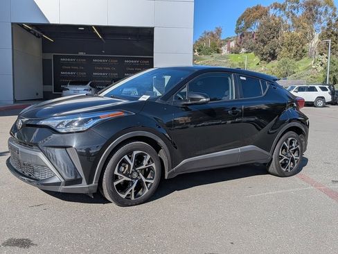 Used 2020 Toyota C-HR XLE image 1
