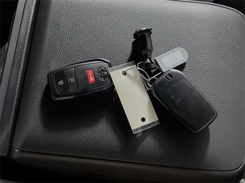 New 2025 Toyota Tacoma TRD Off-Road image 31