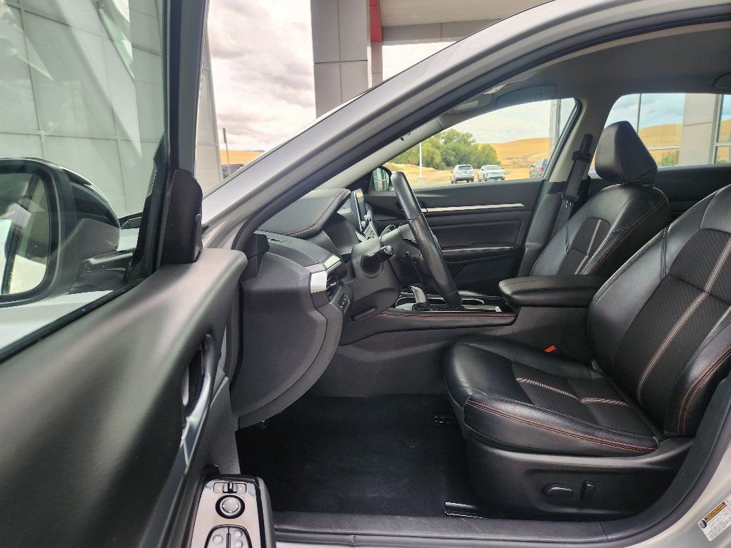 Used 2024 Nissan Altima 2.5 SR FWD image 14