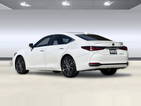 Used 2025 Lexus ES 300h w/ Premium Package FWD image 3