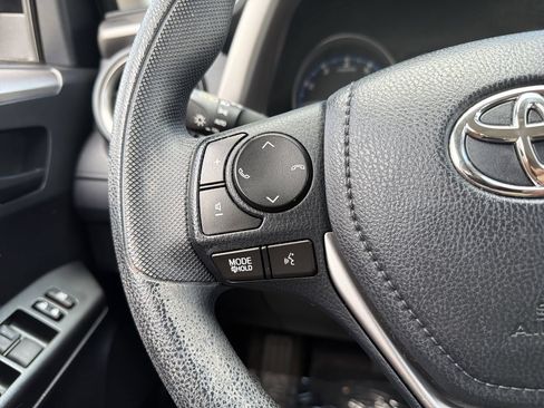 Used 2017 Toyota RAV4 LE FWD image 24