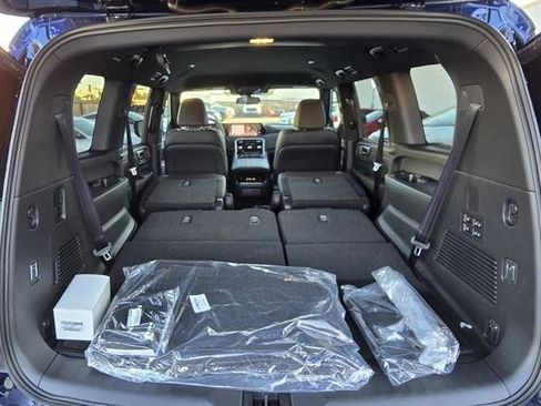 New 2025 Nissan Armada SL w/ Captain's Chari Seat Package image 17