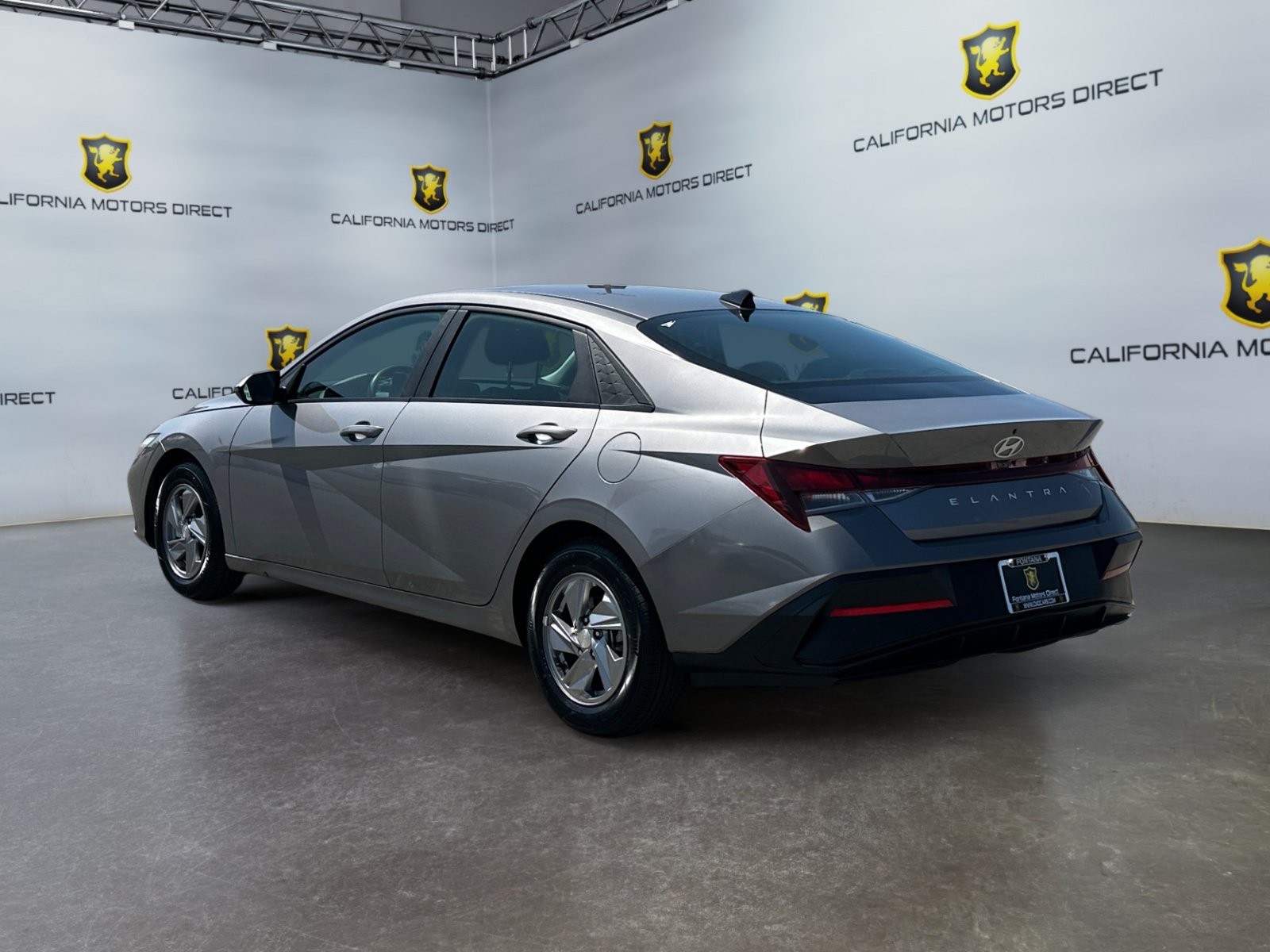 Used 2024 Hyundai Elantra SE FWD image 3