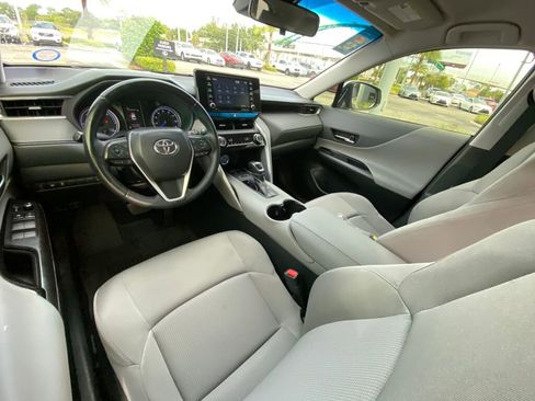 Used 2021 Toyota Venza LE image 21