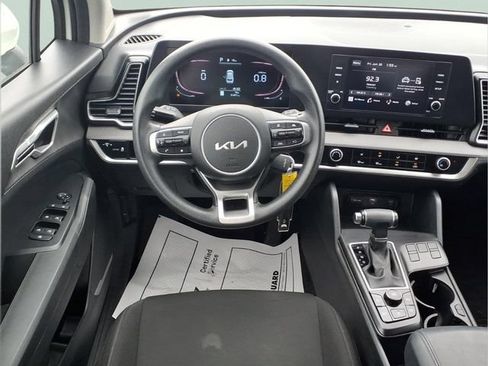 Used 2023 Kia Sportage LX FWD image 4
