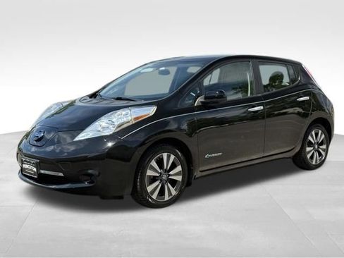 Used 2016 Nissan Leaf SV w/ Premium Package FWD image 3