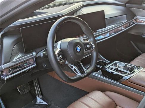Used 2023 BMW 740i image 10