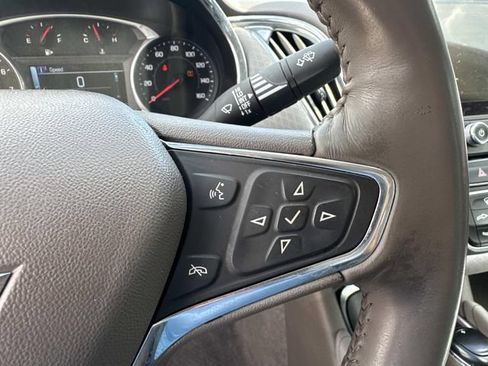 Used 2017 Chevrolet Malibu LT FWD image 23