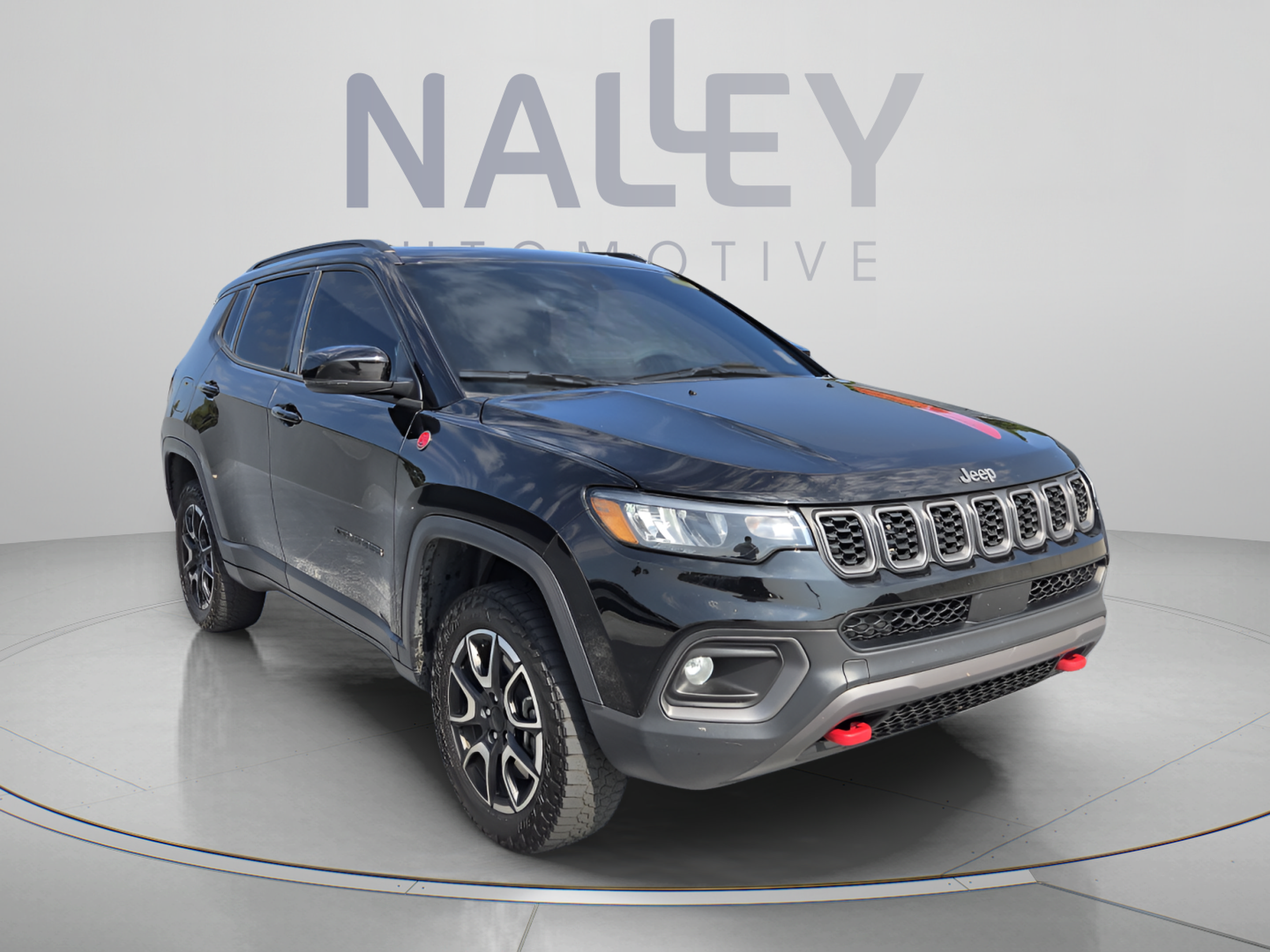 Used 2024 Jeep Compass Trailhawk w/ Sun and Sound Group AWD/4WD image 5