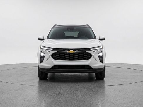 Used 2025 Chevrolet TrailBlazer LT image 2