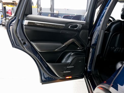 Used 2012 Porsche Cayenne Turbo image 33
