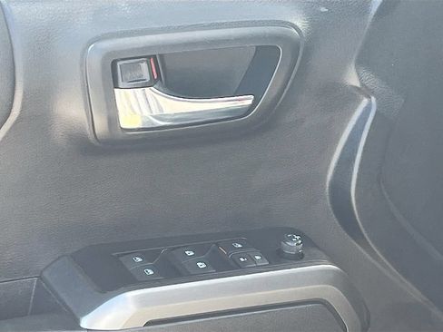 Used 2021 Toyota Tacoma TRD Off-Road w/ Technology Package AWD/4WD image 18