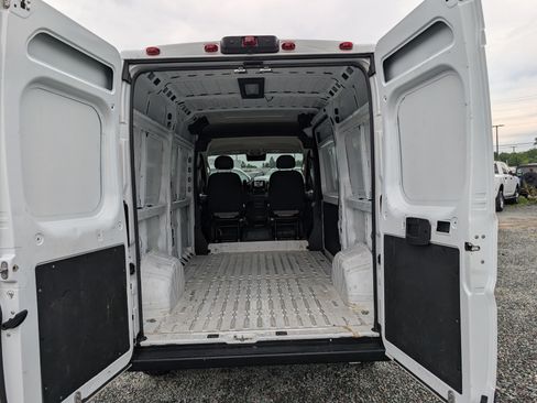 Used 2024 RAM ProMaster 2500 w/ Convenience Group FWD image 12