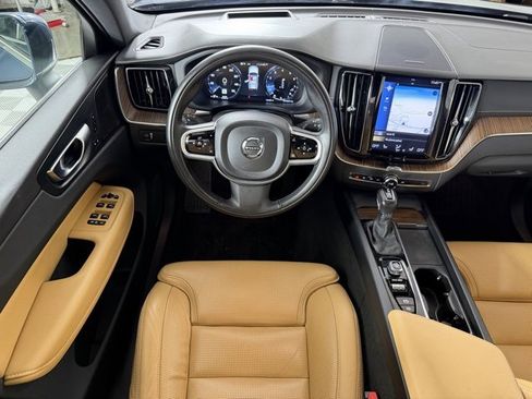 Used 2021 Volvo XC60 T5 Inscription image 11