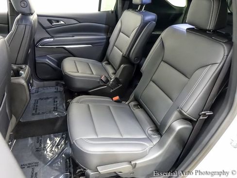 Used 2025 Chevrolet Traverse LT AWD/4WD image 12
